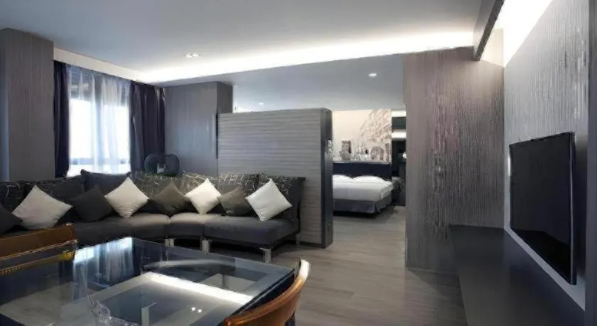 Bed in M1 North Point Hotel