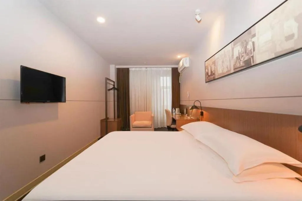 Bed in Jinjiang Inn Select Shanghai International Tourism and Resorts Zone Chuansha Road Subway Station