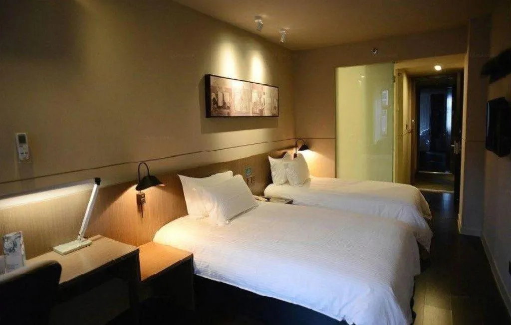 Bed in Jinjiang Inn Select Shanghai International Tourism and Resorts Zone Chuansha Road Subway Station