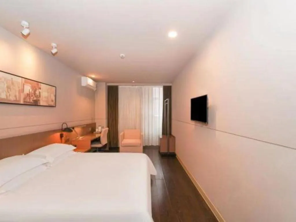 Bed in Jinjiang Inn Select Shanghai International Tourism and Resorts Zone Chuansha Road Subway Station
