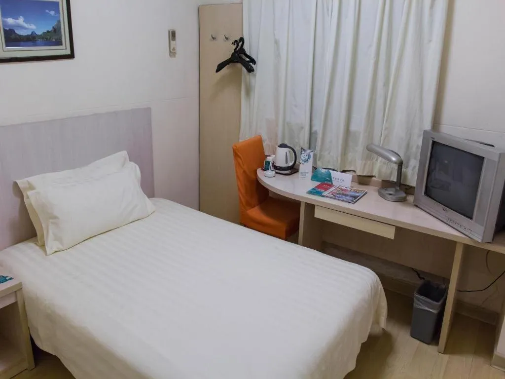 Bed in Jinjiang Inn Select Shanghai International Tourism and Resorts Zone Chuansha Road Subway Station