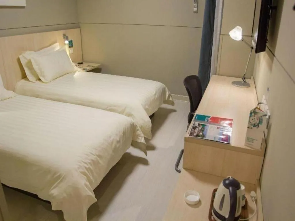 Bed in Jinjiang Inn Select Shanghai International Tourism and Resorts Zone Chuansha Road Subway Station