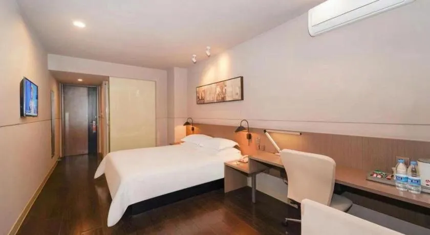 Bed in Jinjiang Inn Select Shanghai International Tourism and Resorts Zone Chuansha Road Subway Station
