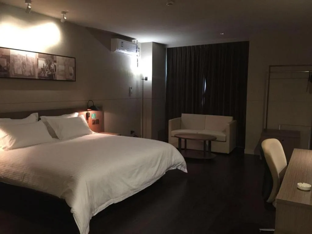 Bed in Jinjiang Inn Select Shanghai International Tourism and Resorts Zone Chuansha Road Subway Station