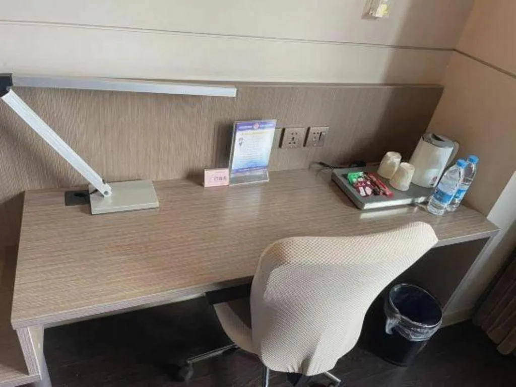 Jinjiang Inn Select Shanghai International Tourism and Resorts Zone Chuansha Road Subway Station