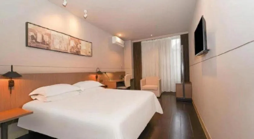 Bed in Jinjiang Inn Select Shanghai International Tourism and Resorts Zone Chuansha Road Subway Station