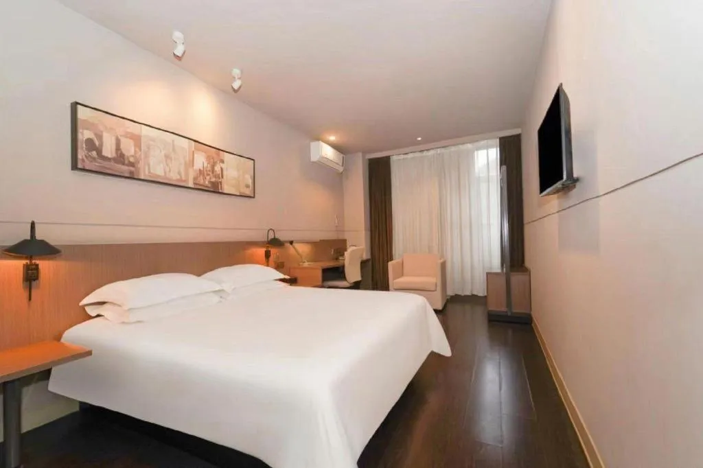Bed in Jinjiang Inn Select Shanghai International Tourism and Resorts Zone Chuansha Road Subway Station