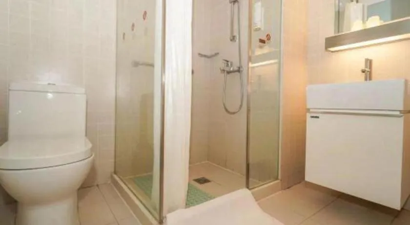 Jinjiang Inn Select Shanghai International Tourism and Resorts Zone Chuansha Road Subway Station