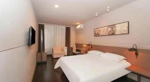 Jinjiang Inn Select Shanghai International Tourism and Resorts Zone Chuansha Road Subway Station
