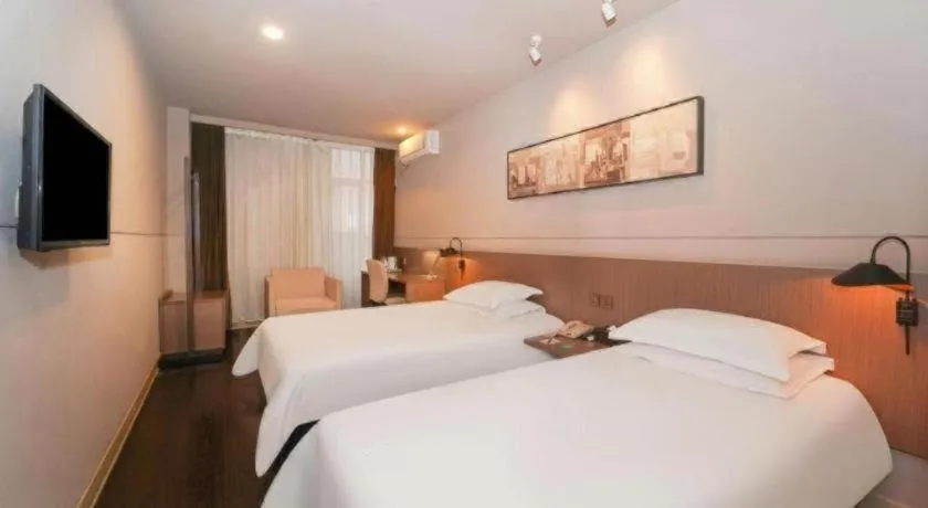 Bed in Jinjiang Inn Select Shanghai International Tourism and Resorts Zone Chuansha Road Subway Station