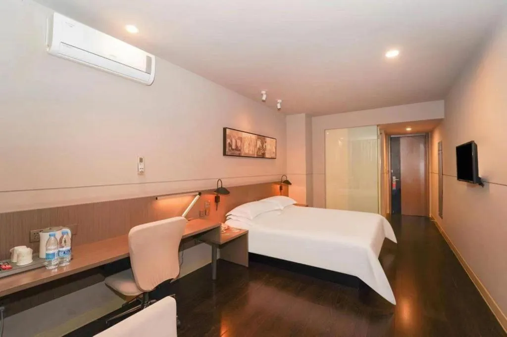 Bed in Jinjiang Inn Select Shanghai International Tourism and Resorts Zone Chuansha Road Subway Station