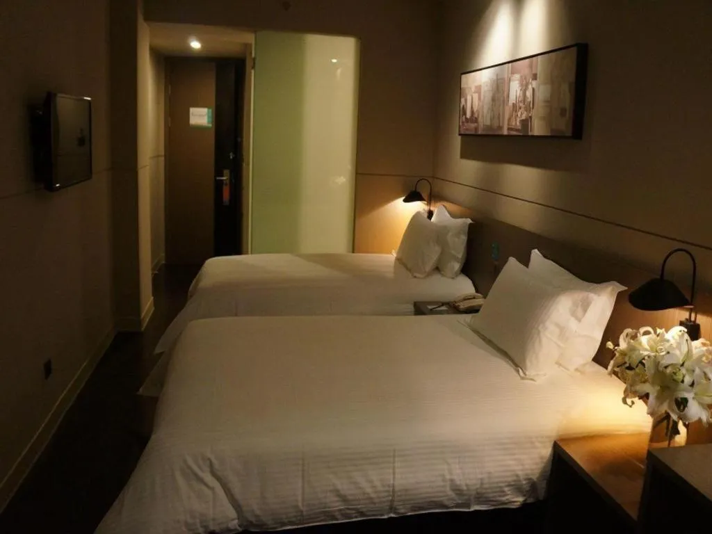 Bed in Jinjiang Inn Select Shanghai International Tourism and Resorts Zone Chuansha Road Subway Station