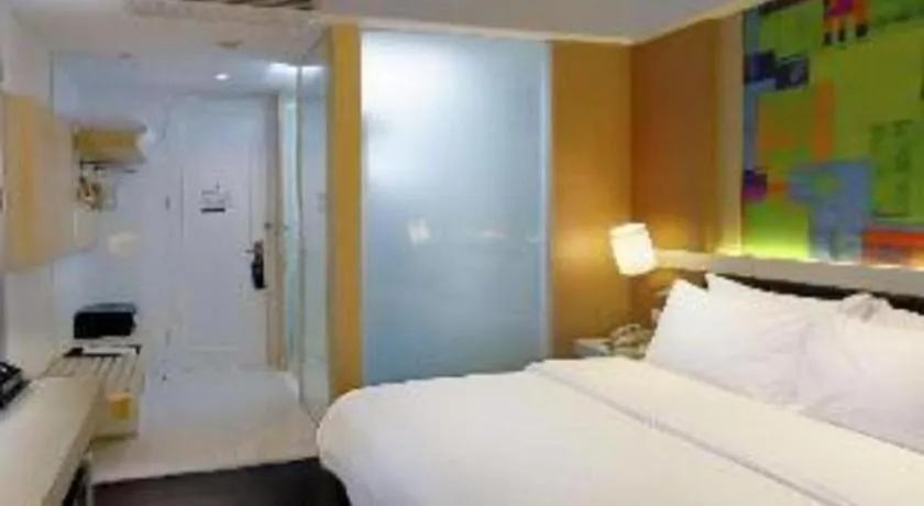 Bed in Brits Hotel Karawang