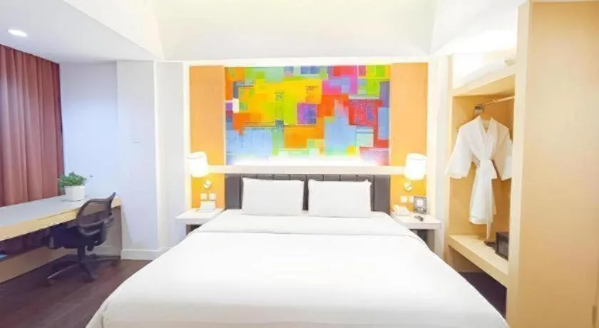 Bed in Brits Hotel Karawang