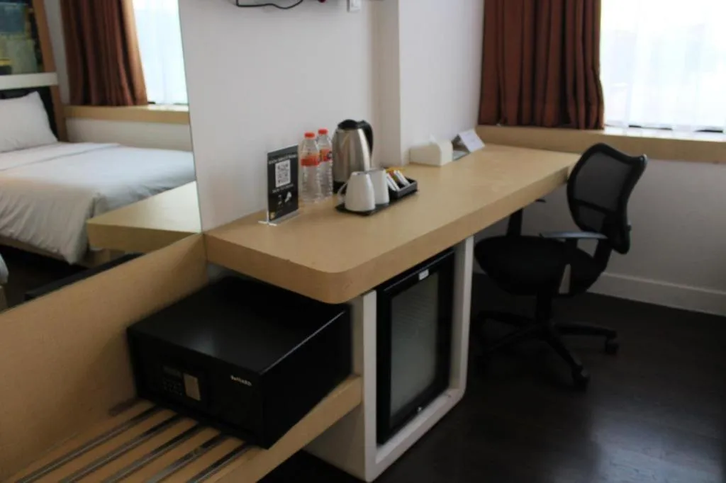 Bed in Brits Hotel Karawang