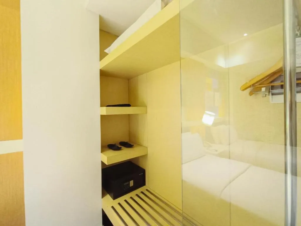 Bed in Brits Hotel Karawang