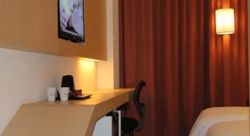 Bed in Brits Hotel Karawang