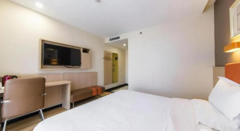 Bed in 7 Days Premium Tangshan Railway Station Jiaotong University