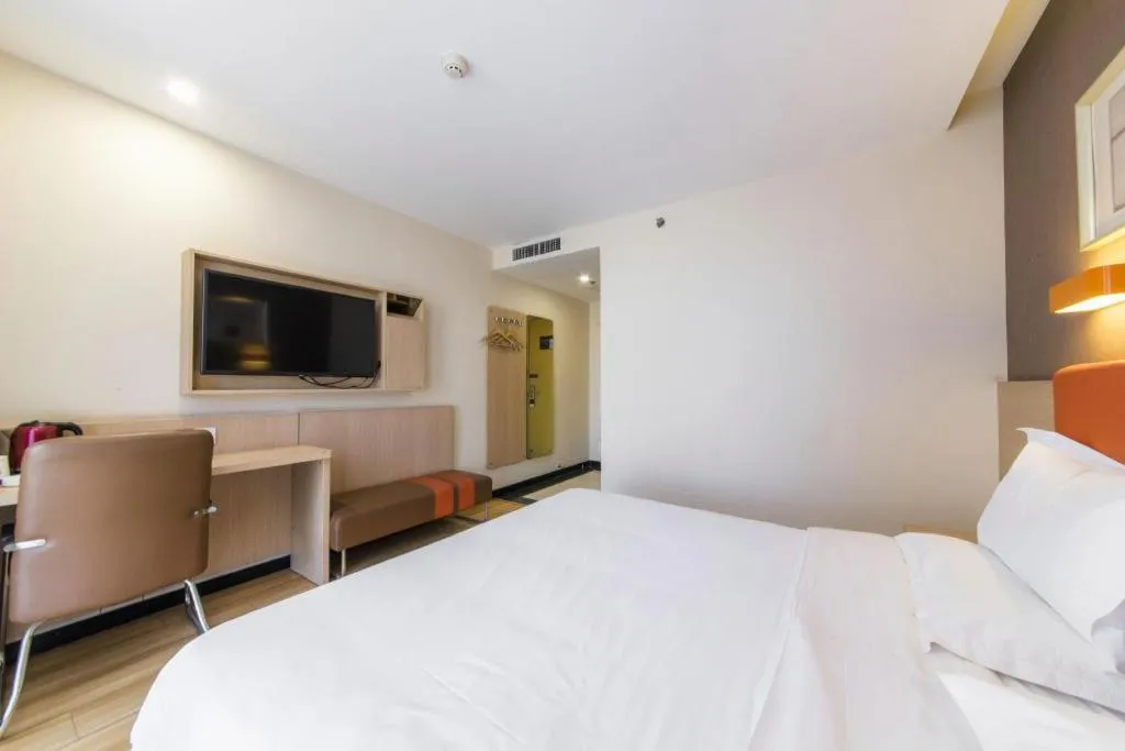 Bed in 7 Days Premium Tangshan Railway Station Jiaotong University