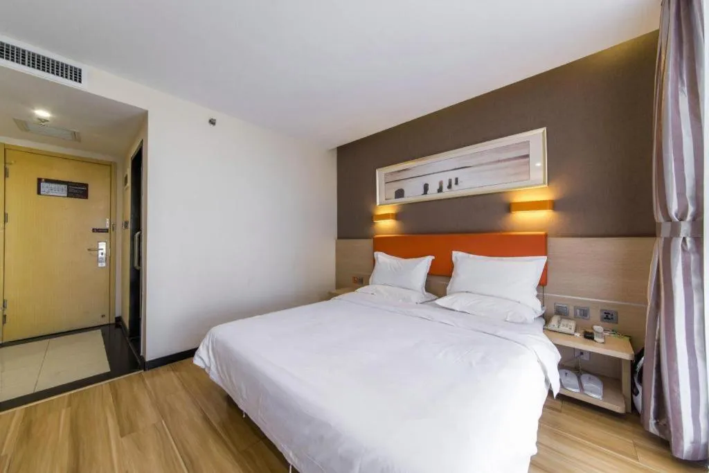 Bed in 7 Days Premium Tangshan Railway Station Jiaotong University