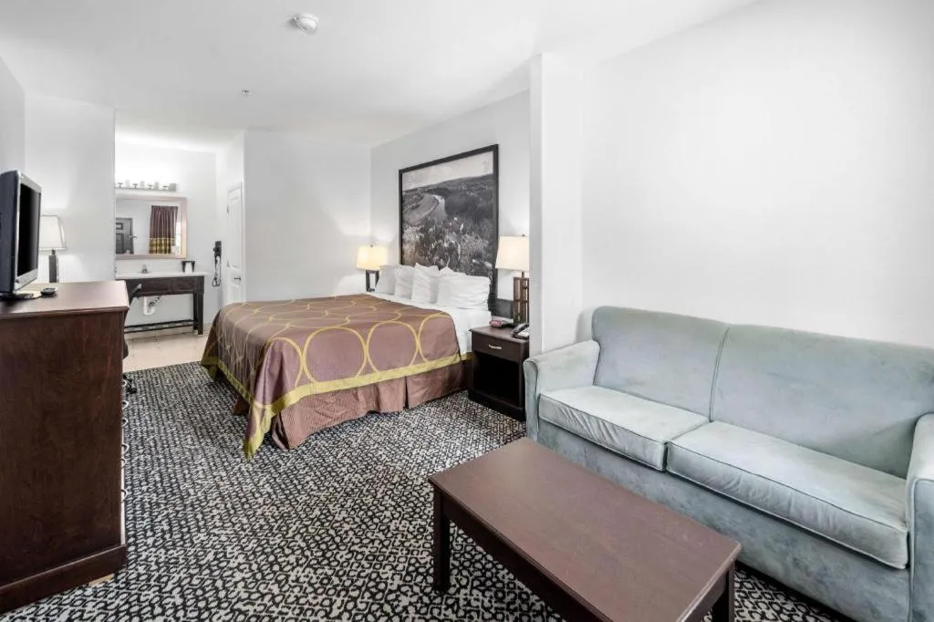 Bed in Super 8 By Wyndham Mansfield La