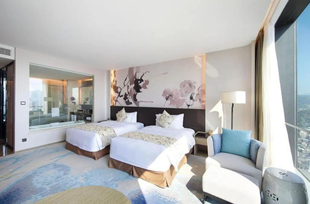 Bed in LONGYAN JINGHUA FLIPORT HOTEL