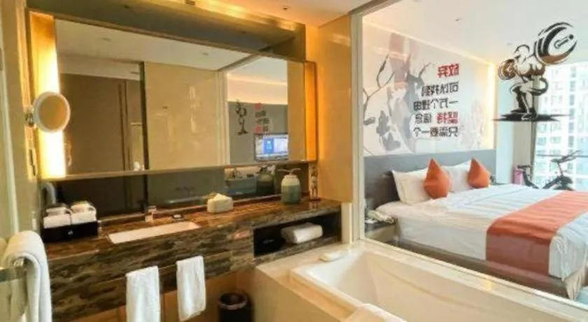 Bed in LONGYAN JINGHUA FLIPORT HOTEL