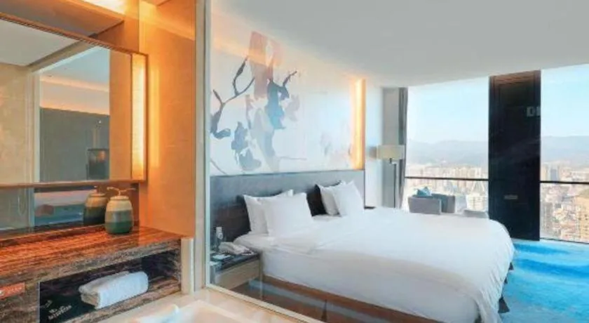 Bed in LONGYAN JINGHUA FLIPORT HOTEL