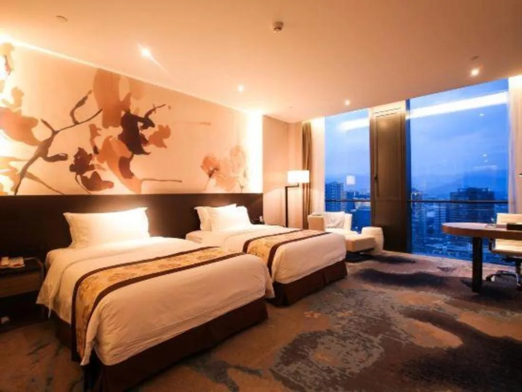 Bed in LONGYAN JINGHUA FLIPORT HOTEL