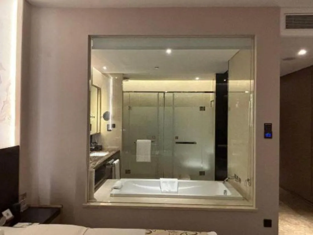 LONGYAN JINGHUA FLIPORT HOTEL