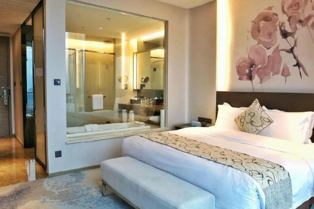 Bed in LONGYAN JINGHUA FLIPORT HOTEL