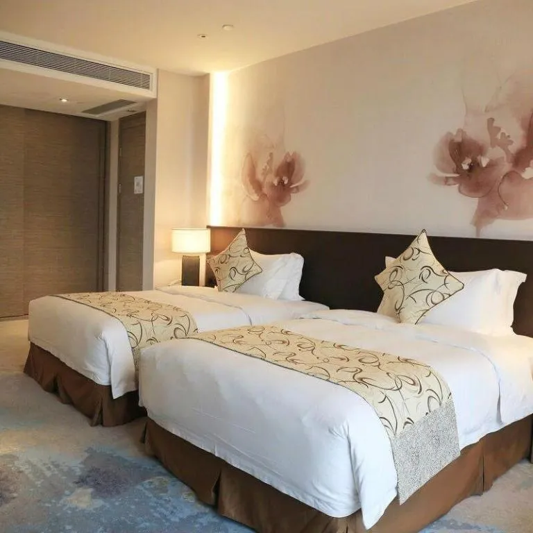 Bed in LONGYAN JINGHUA FLIPORT HOTEL