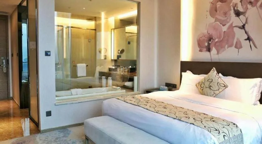 Bed in LONGYAN JINGHUA FLIPORT HOTEL