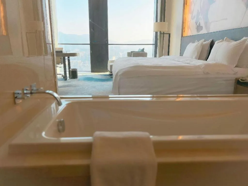 Bed in LONGYAN JINGHUA FLIPORT HOTEL