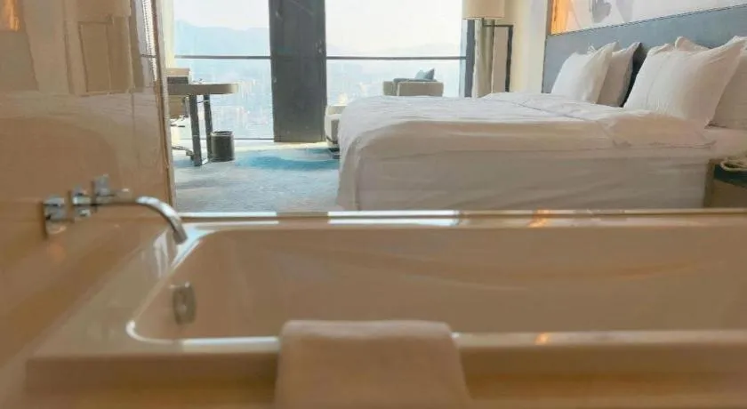 Bed in LONGYAN JINGHUA FLIPORT HOTEL