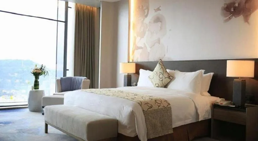 Bed in LONGYAN JINGHUA FLIPORT HOTEL