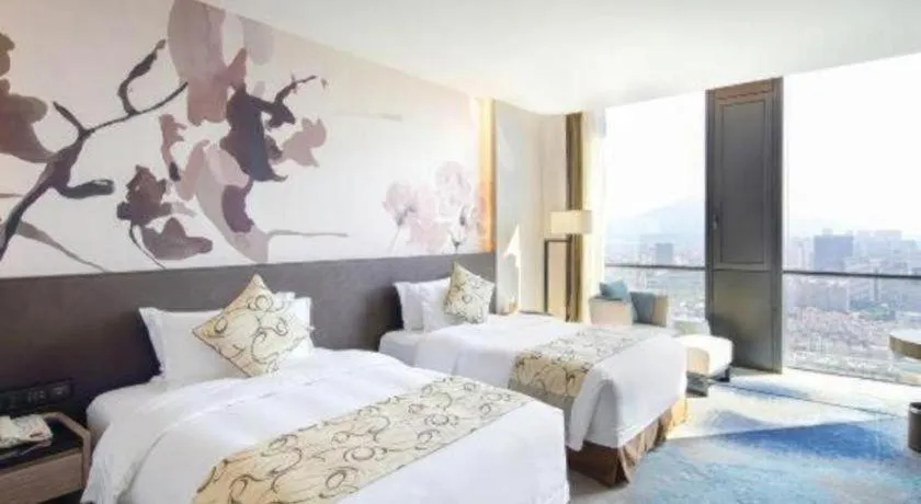 Bed in LONGYAN JINGHUA FLIPORT HOTEL