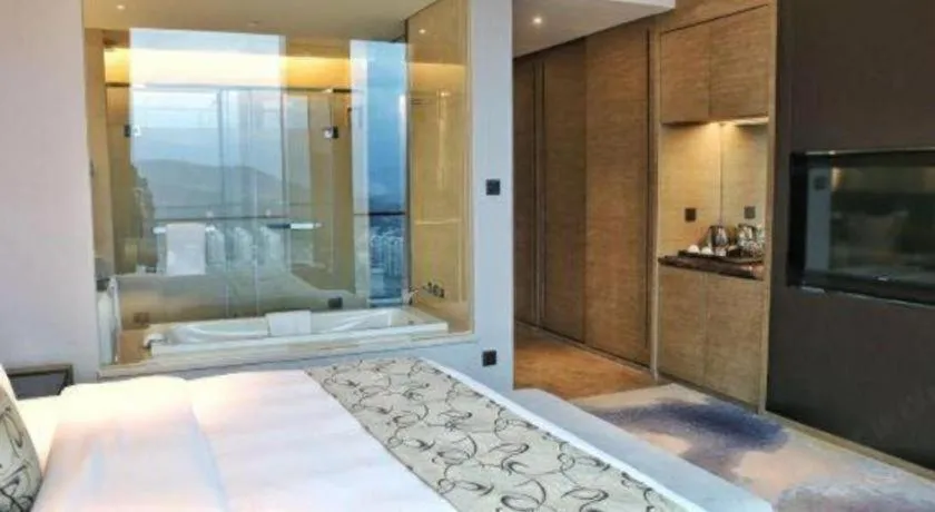 Bed in LONGYAN JINGHUA FLIPORT HOTEL