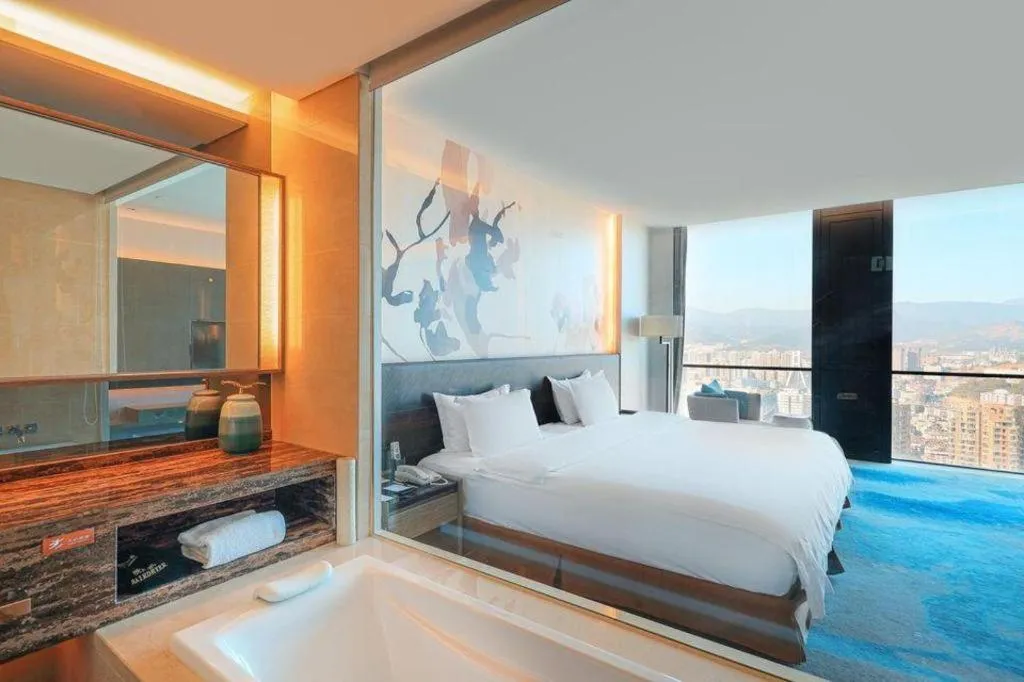 Bed in LONGYAN JINGHUA FLIPORT HOTEL