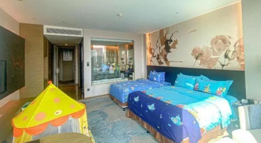 Bed in LONGYAN JINGHUA FLIPORT HOTEL