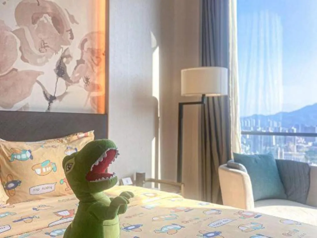 Bed in LONGYAN JINGHUA FLIPORT HOTEL