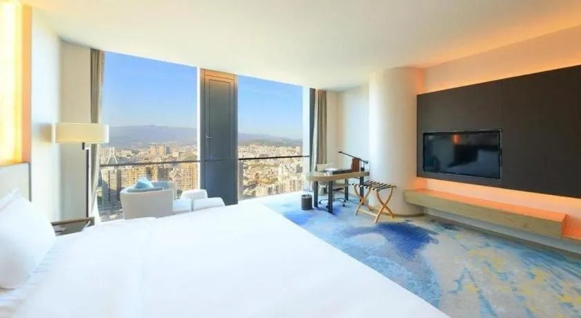 Bed in LONGYAN JINGHUA FLIPORT HOTEL