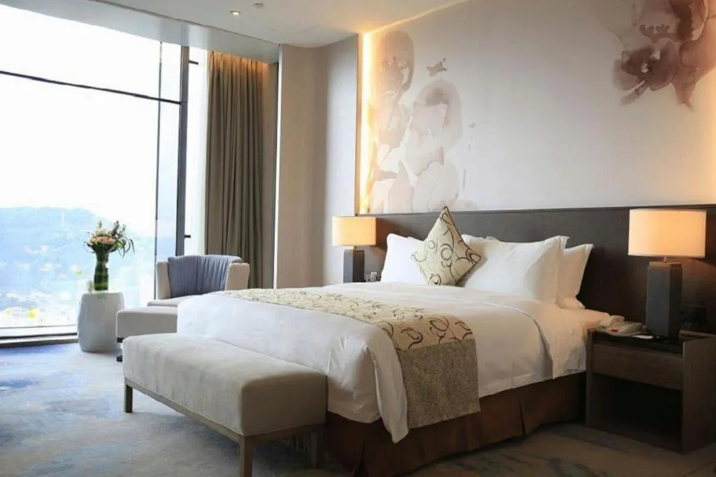 Bed in LONGYAN JINGHUA FLIPORT HOTEL