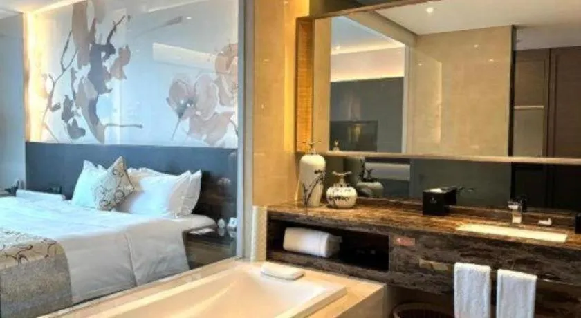 Bed in LONGYAN JINGHUA FLIPORT HOTEL