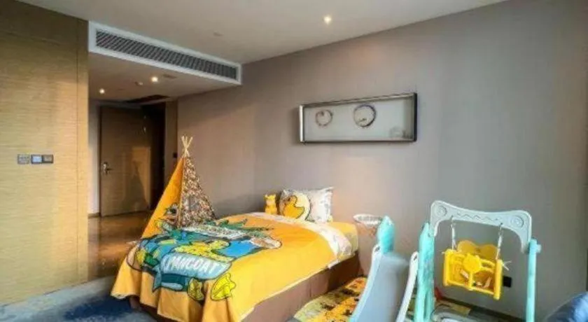 Bed in LONGYAN JINGHUA FLIPORT HOTEL