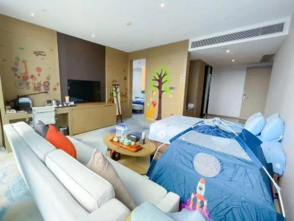 LONGYAN JINGHUA FLIPORT HOTEL