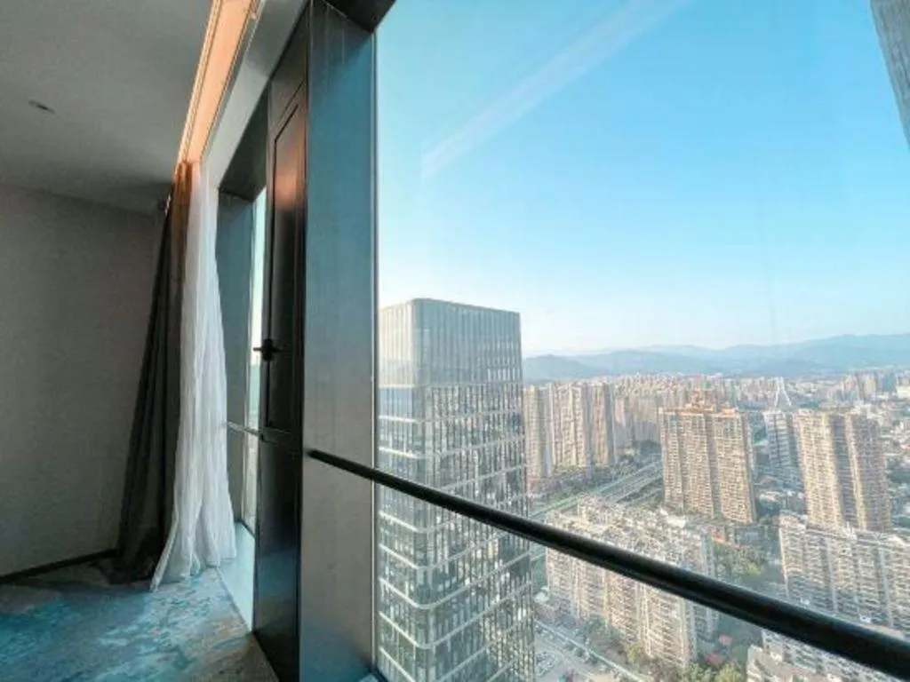 LONGYAN JINGHUA FLIPORT HOTEL