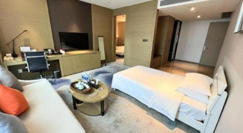Bed in LONGYAN JINGHUA FLIPORT HOTEL