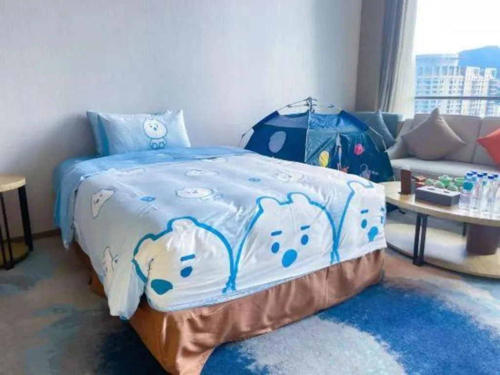 Bed in LONGYAN JINGHUA FLIPORT HOTEL