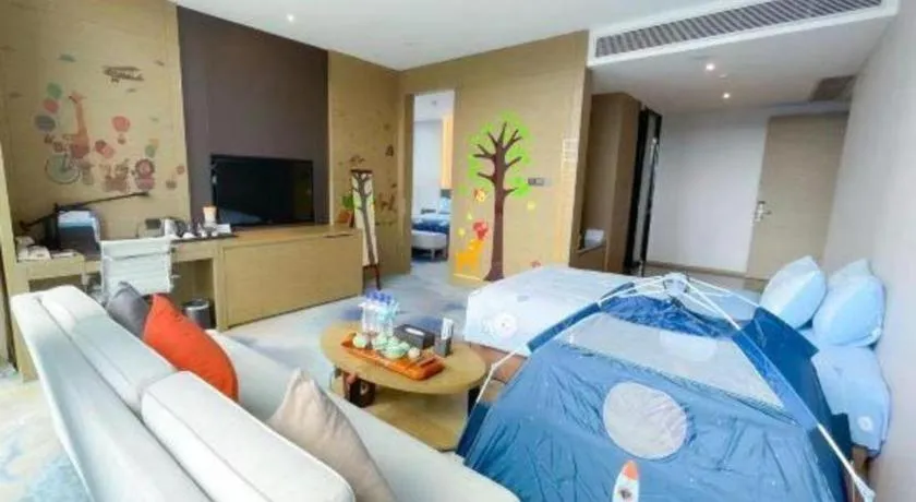 Bed in LONGYAN JINGHUA FLIPORT HOTEL